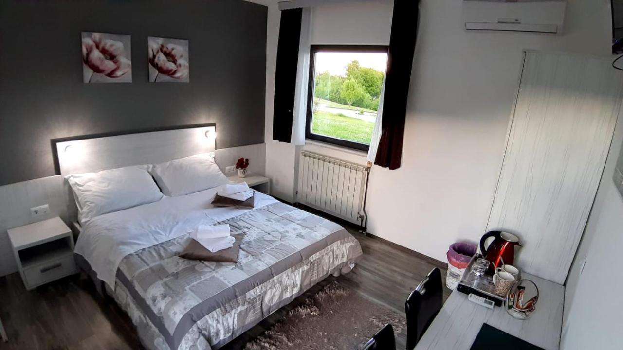 Vukovic House Hotell Selište Drežničko Eksteriør bilde